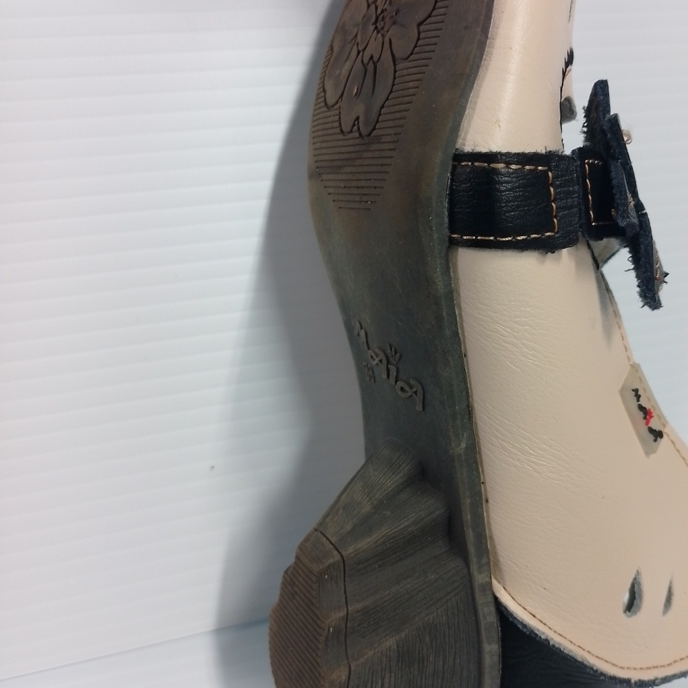 MAIA Retro Chic Cream and Black Women's Heels - Picture 9 of 9